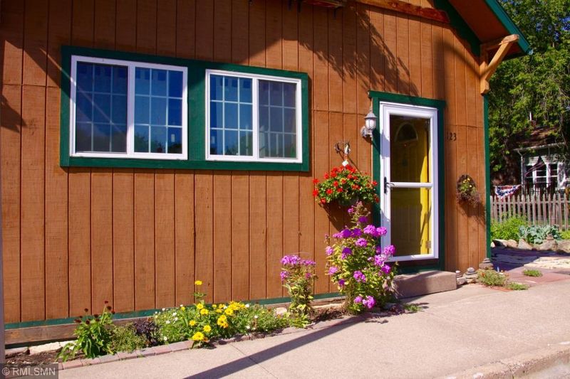 123 E Main St, Dresser, WI 54009