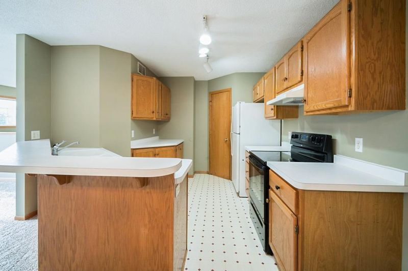2421 E 117th St #27, Burnsville, MN 55337