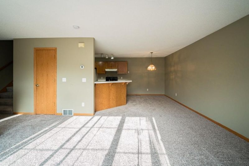 2421 E 117th St #27, Burnsville, MN 55337