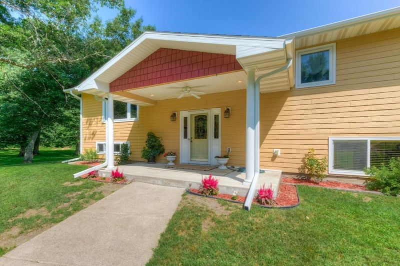 11051 385th St, North Branch, MN 55056