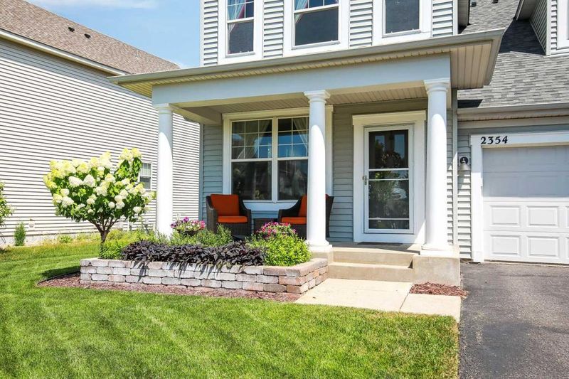 2354 Molnau Ct, Chaska, MN 55318