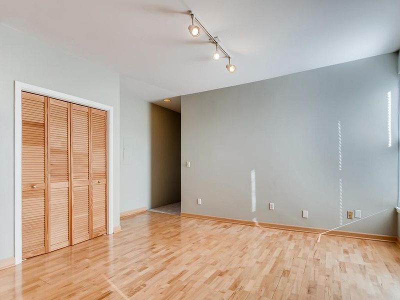 697 Laurel Ave #4E, Saint Paul, MN 55104