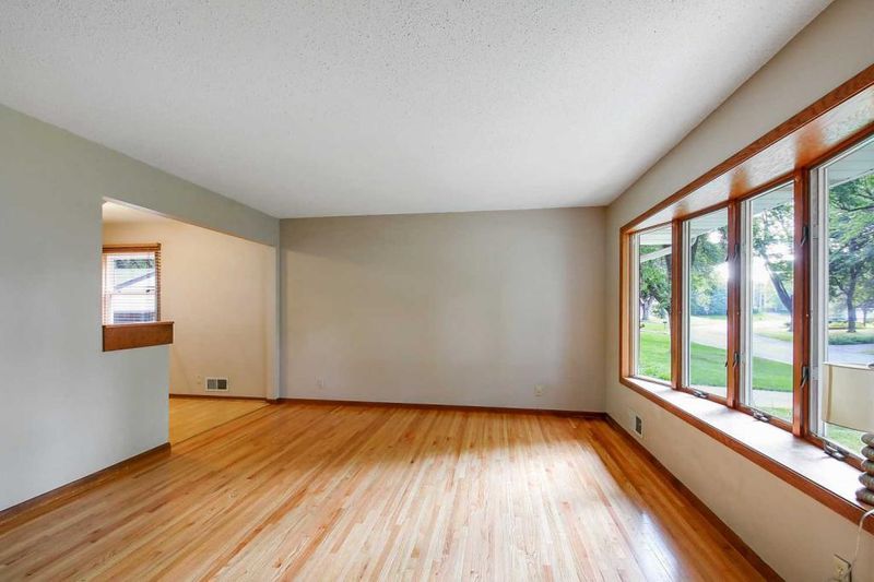 2673 Mayer Ln E, Maplewood, MN 55119