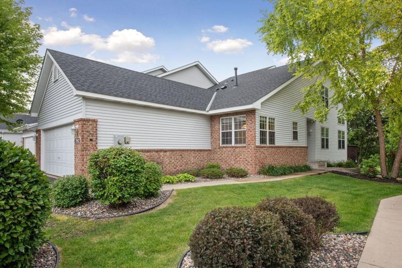 7982 Autumn Ridge Way, Chanhassen, MN 55317