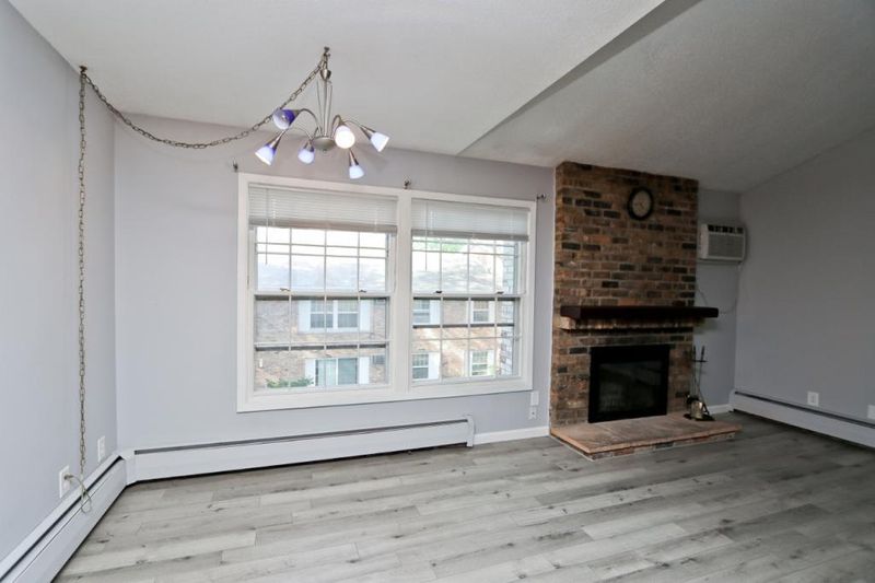 808 Old Settlers Trl #8, Hopkins, MN 55343