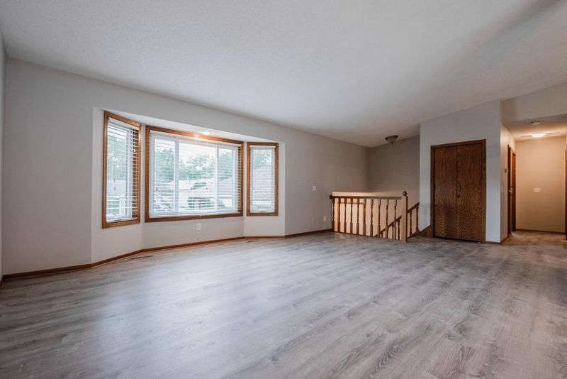 1946 Berkshire Dr, Eagan, MN 55122