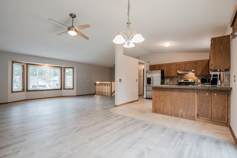 1946 Berkshire Dr, Eagan, MN 55122