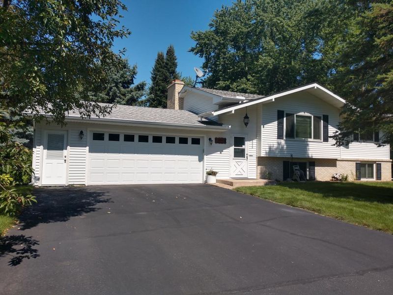 6426 Hokah Dr, Circle Pines, MN 55014