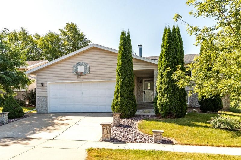 4908 10th St NW, Rochester, MN 55901