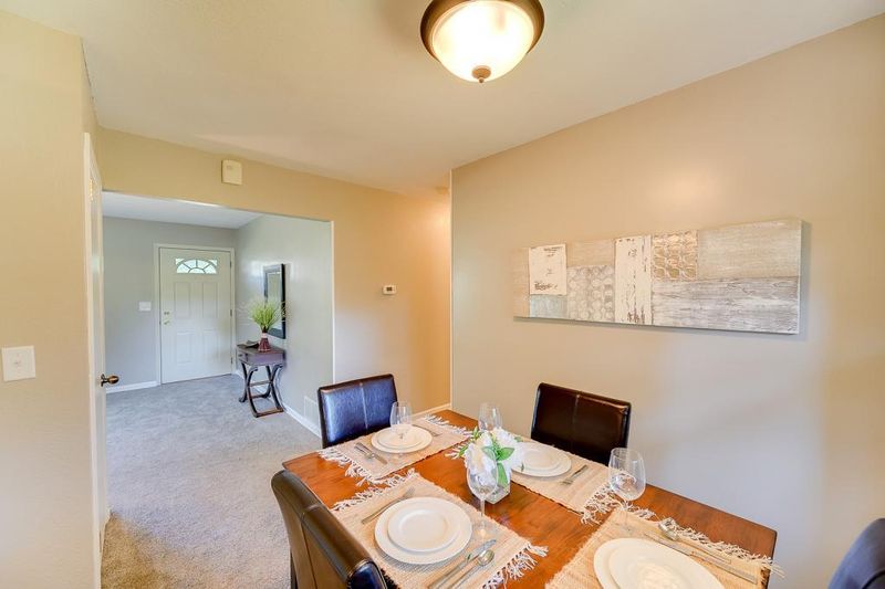 601 Martha Ln, Woodbury, MN 55125