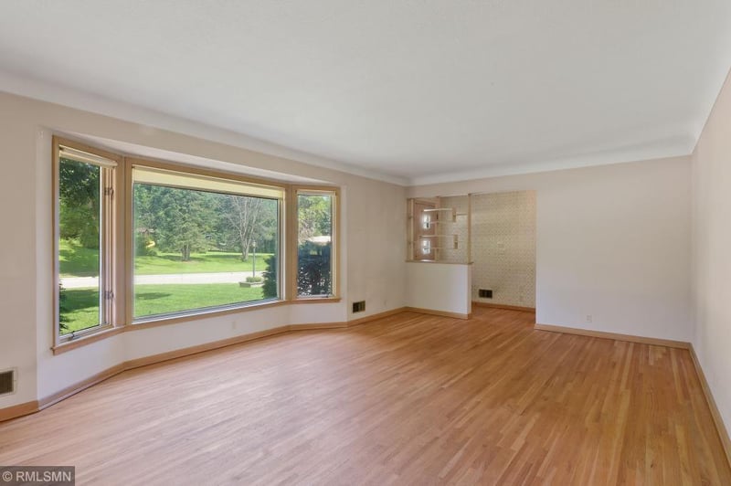 3100 Ridgewood Rd, Roseville, MN 55112