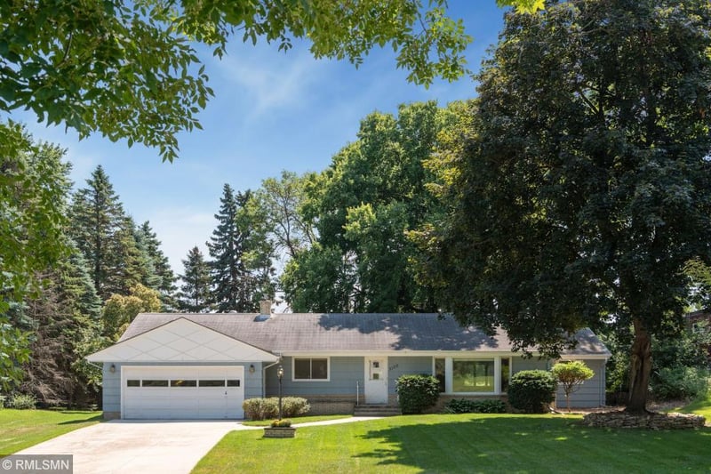 3100 Ridgewood Rd, Roseville, MN 55112