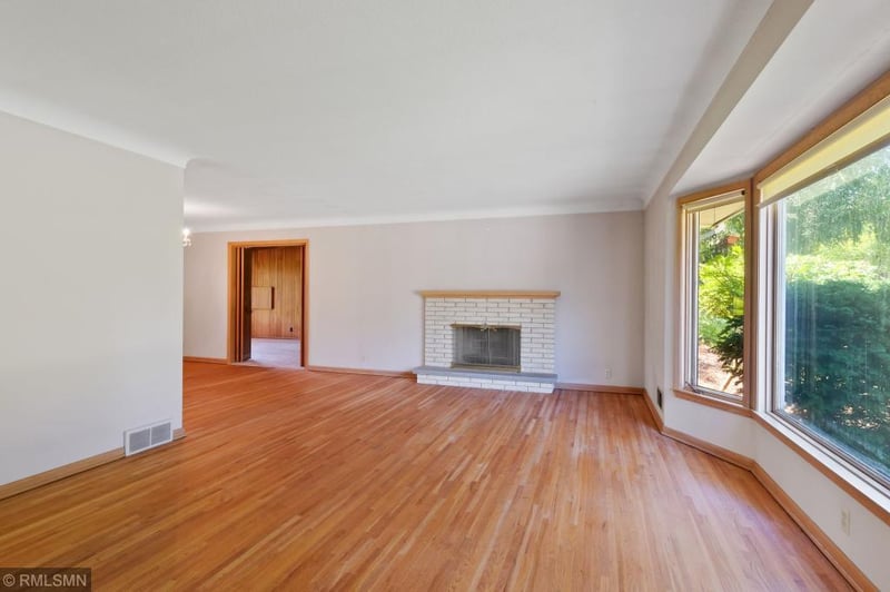 3100 Ridgewood Rd, Roseville, MN 55112