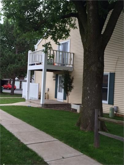 4956 Grenwich Trl N, Oakdale, MN 55128