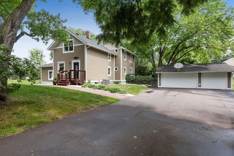 13621 Excelsior Blvd, Minnetonka, MN 55345
