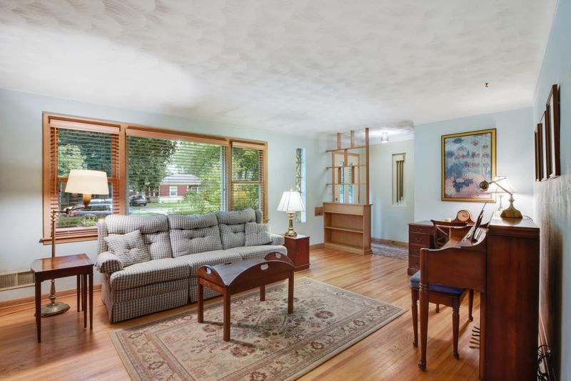 810 Iowa Ave W, Saint Paul, MN 55117