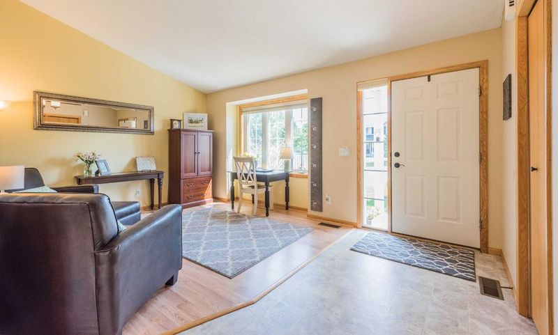 557 Tealwood Ln NW, Saint Michael, MN 55376