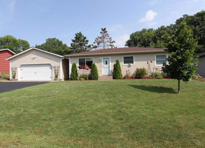 3923 77th St E, Inver Grove Heights, MN 55076