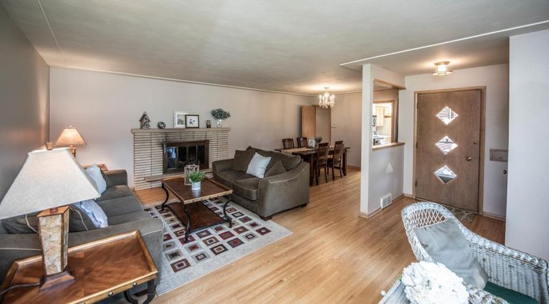 2451 Albert St N, Roseville, MN 55113