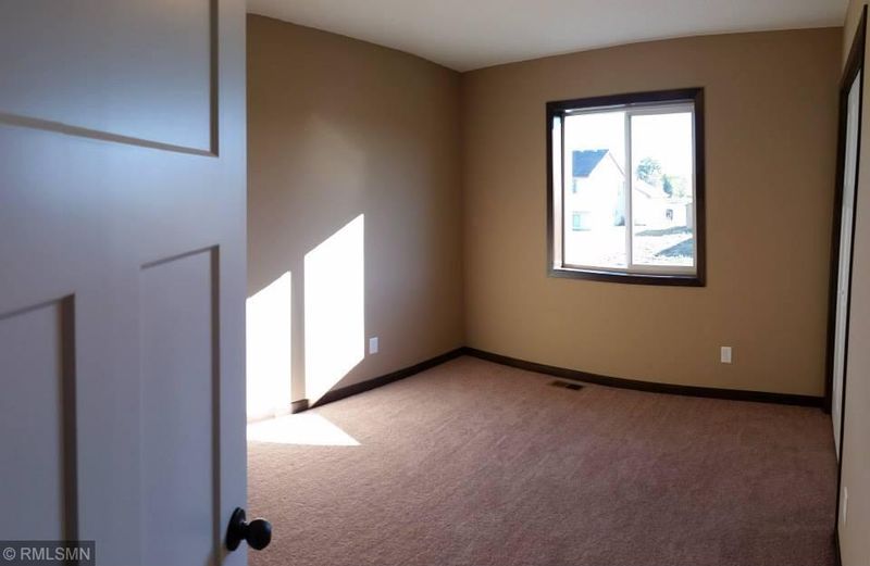 1007 Beech Ln S, Annandale, MN 55302