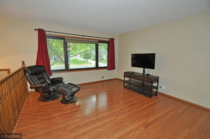 3201 W 87th St, Bloomington, MN 55431