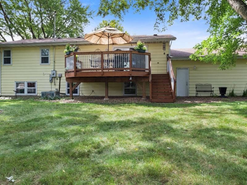 823 Whitney Dr, Apple Valley, MN 55124