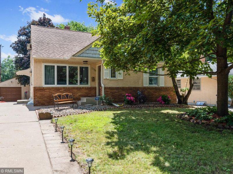2098 Scenic Pl, Saint Paul, MN 55119