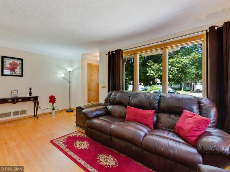 2098 Scenic Pl, Saint Paul, MN 55119