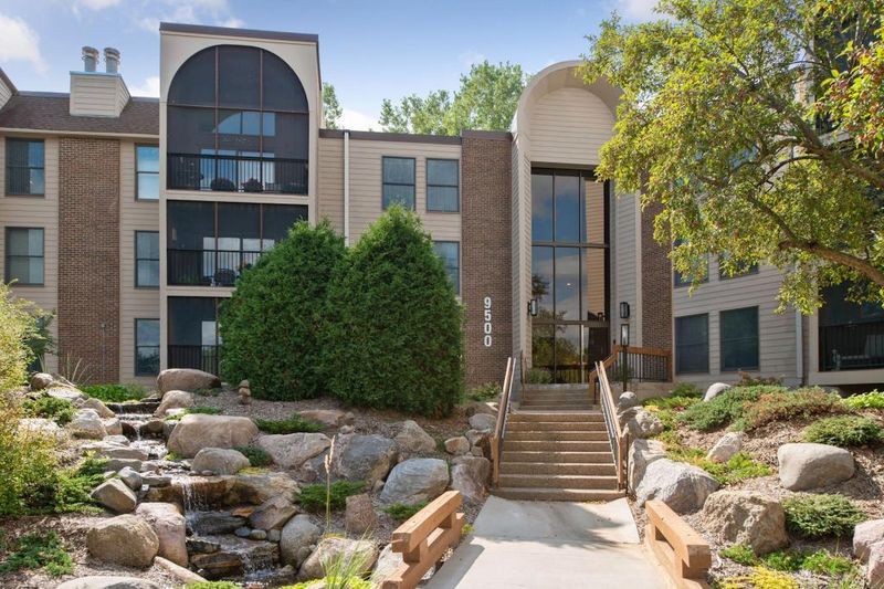9500 Collegeview Rd #108, Bloomington, MN 55437