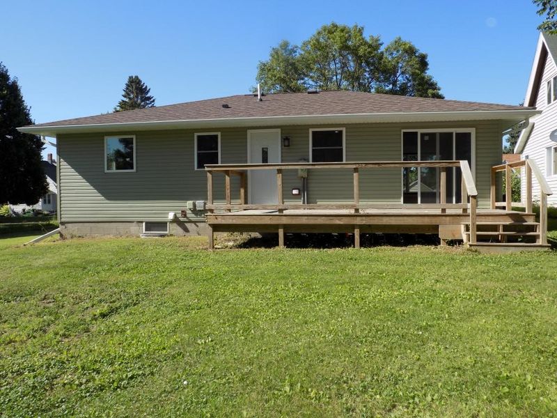 506 E Willis St, Elmore, MN 56027