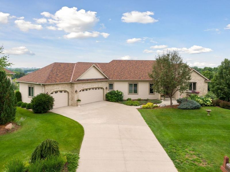 8820 Deer Run Dr, Victoria, MN 55386