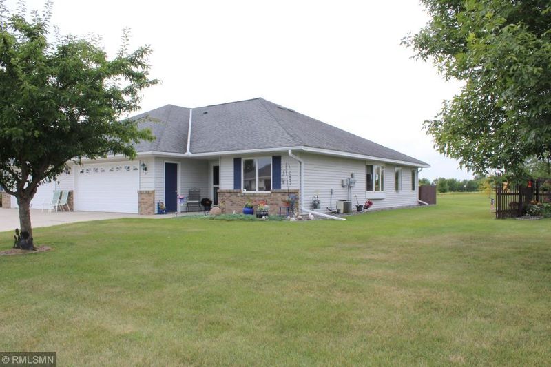 411 Circle View Dr, Dassel, MN 55325