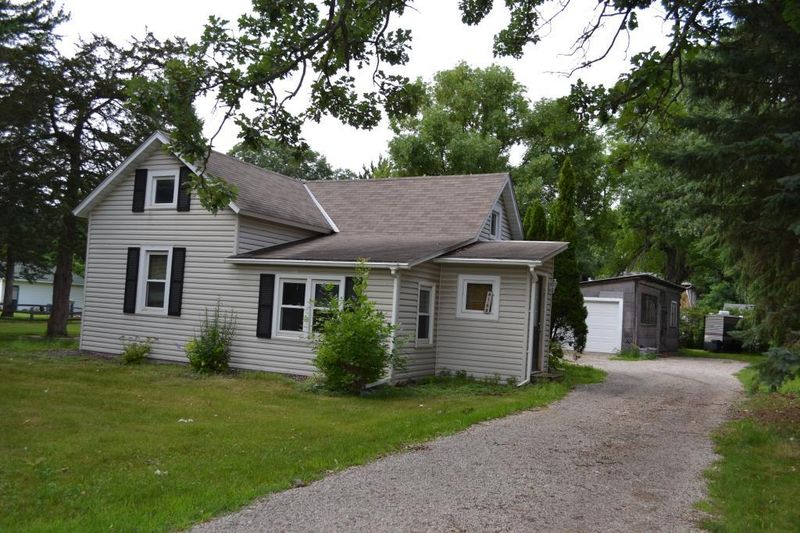 6168 Cedar St, North Branch, MN 55056