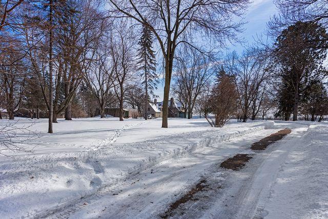 3001 Overlook Dr, Bloomington, MN 55431