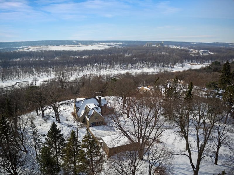3001 Overlook Dr, Bloomington, MN 55431
