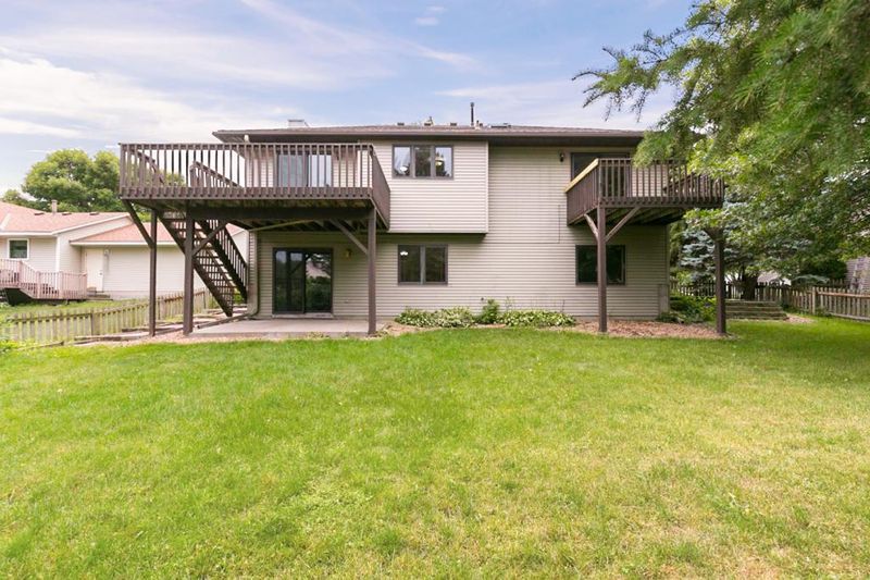 2659 Henslow Ave N, Oakdale, MN 55128