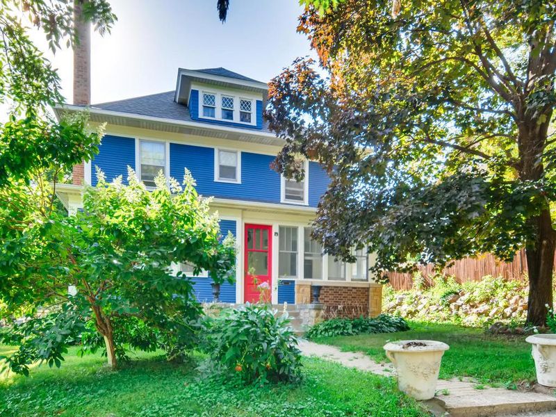 1055 Bradley St, Saint Paul, MN 55130