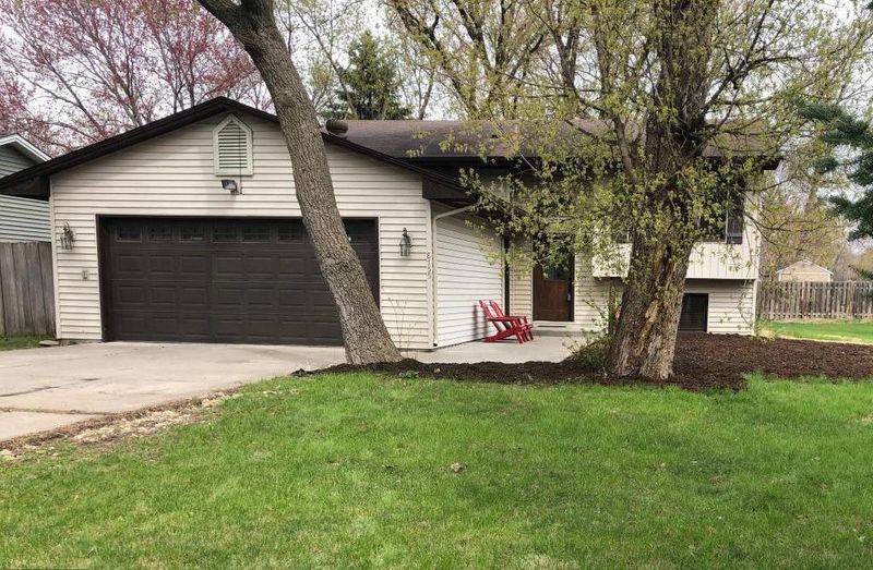 8755 Chicago Ave S, Bloomington, MN 55420