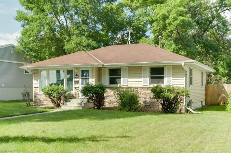 934 Lewis St S, Shakopee, MN 55379