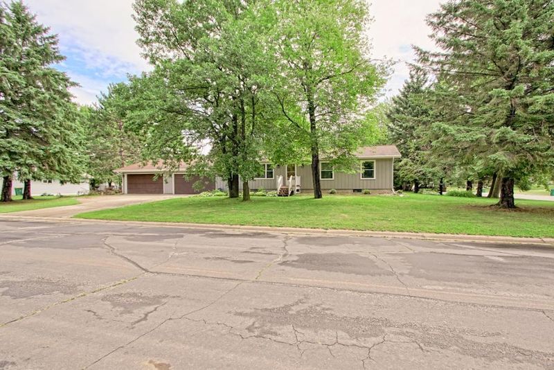 612 SE 11th Ave, Grand Rapids, MN 55744