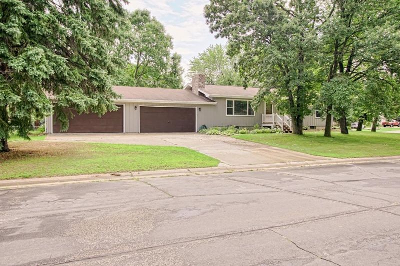612 SE 11th Ave, Grand Rapids, MN 55744