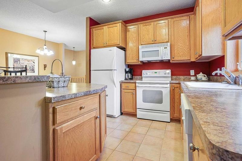 8841 Preserve Pl, Savage, MN 55378