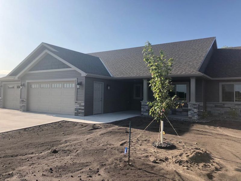 1616 Hurst Castle Rd, Saint Cloud, MN 56303