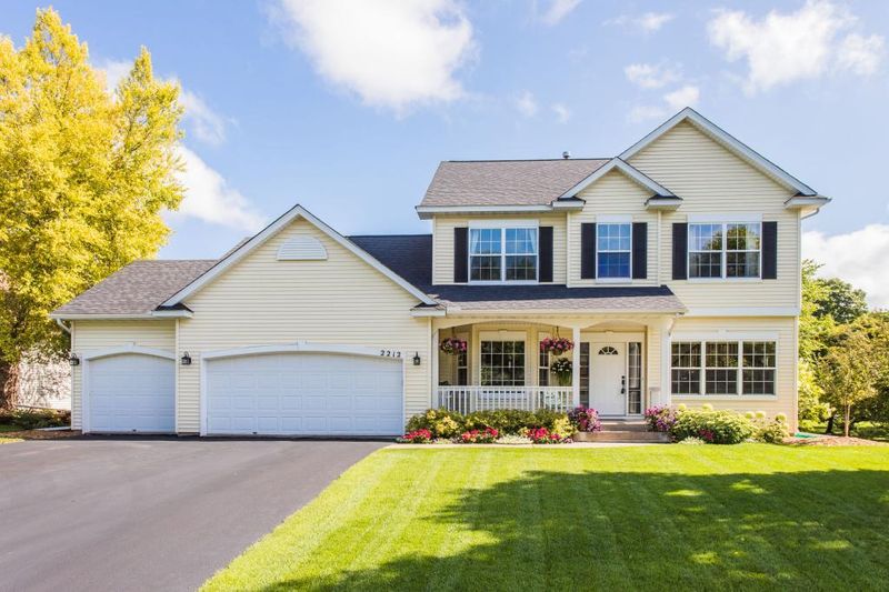 2212 Manuela Dr, Chaska, MN 55318