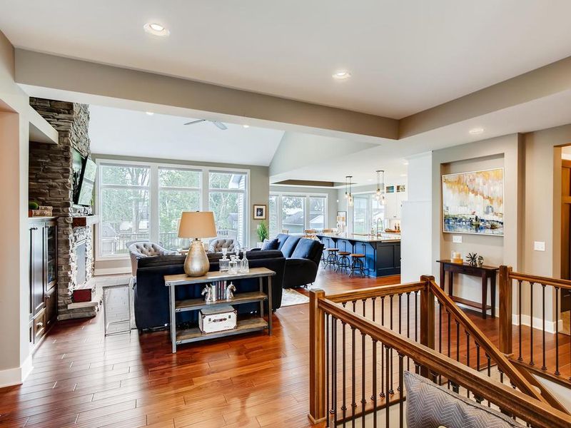 678 Wheaton Ave, Roseville, MN 55113