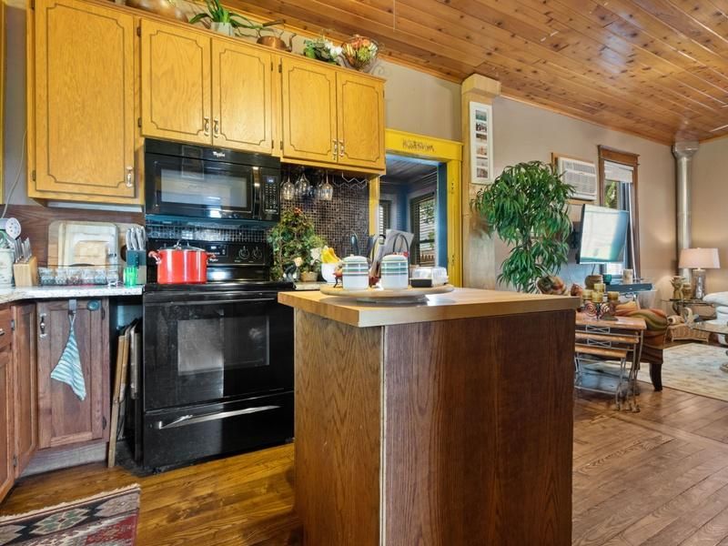 121 3rd St NW, Mayer, MN 55360