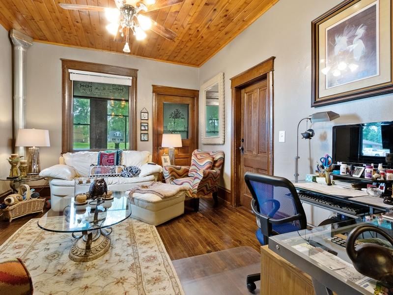 121 3rd St NW, Mayer, MN 55360