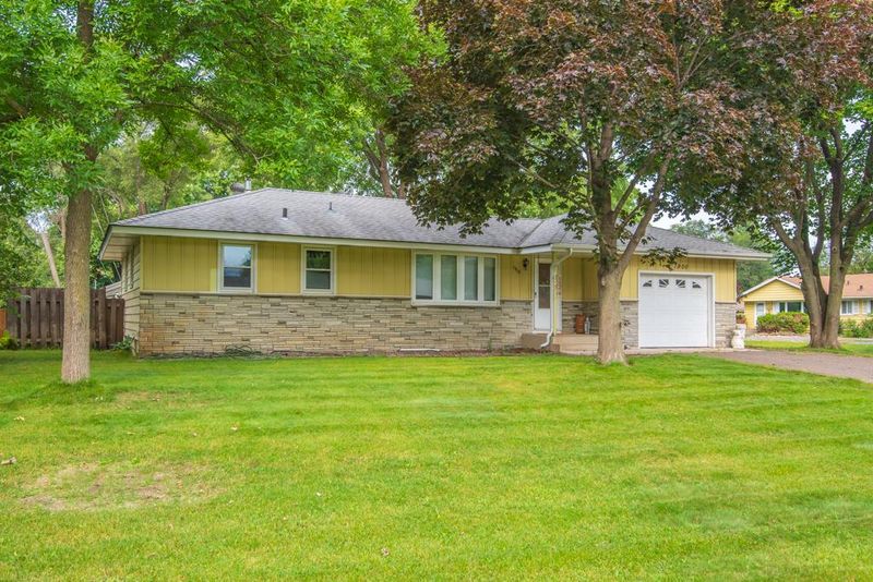 1900 Teton Trl, Brooklyn Park, MN 55444