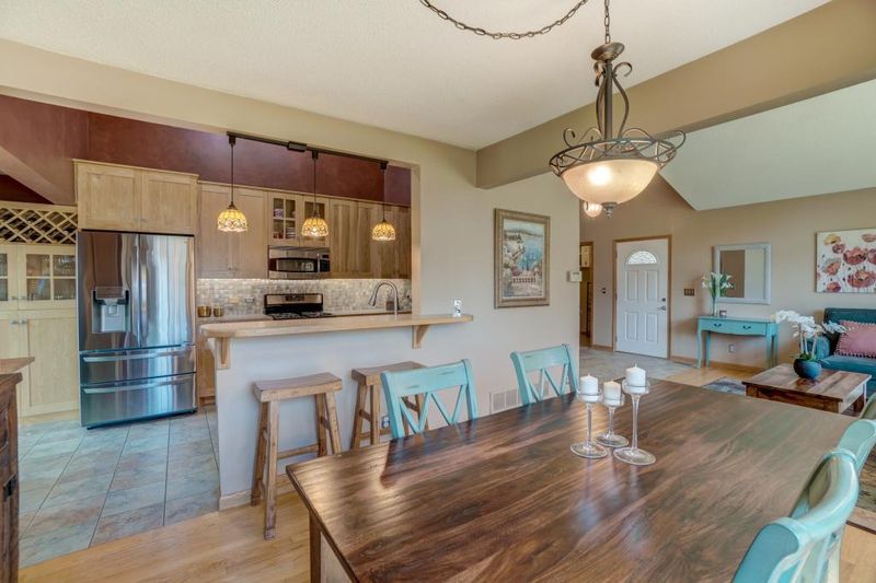 2250 Oak Glen Dr, Stillwater, MN 55082