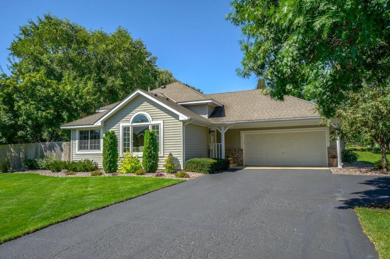 2250 Oak Glen Dr, Stillwater, MN 55082